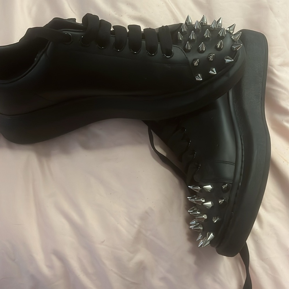 Crazy sale!! NWOT authentic Alexander McQueen size 9 1/2 half studed sneaker